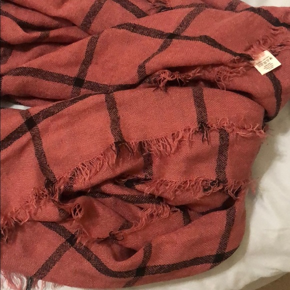 Red Check scarf - Picture 2 of 4